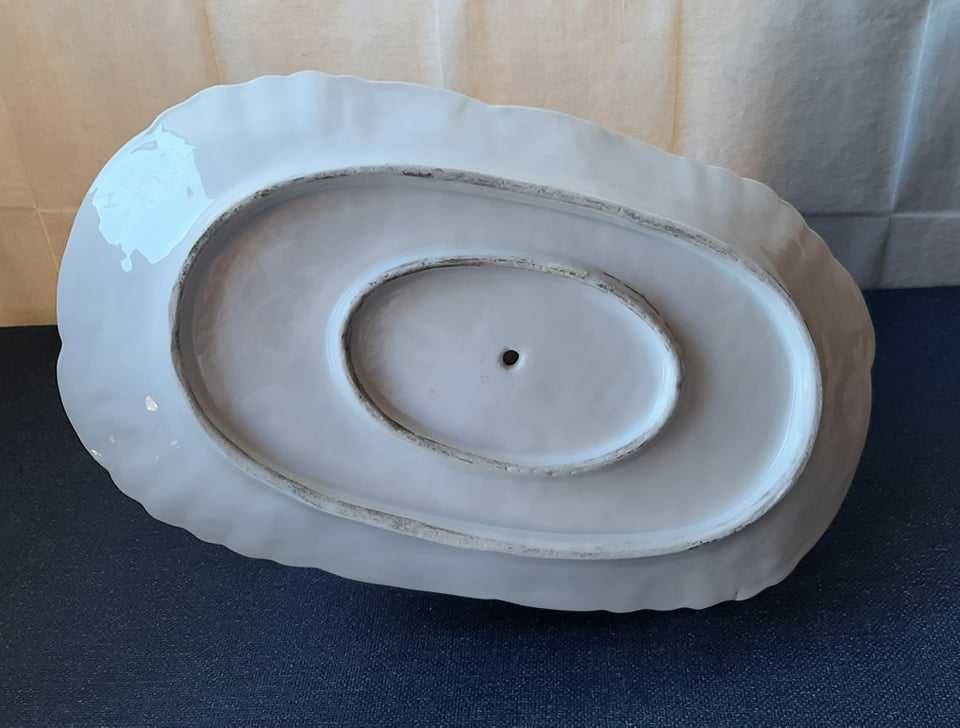 Molheira branca de porcelana muito antiga