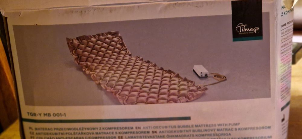 Materac przeciwodleżynowy z kompresorem