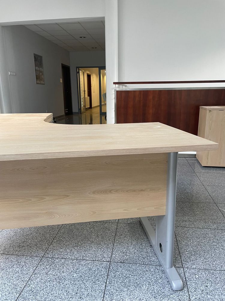 Biurko z dostawka 16 szt