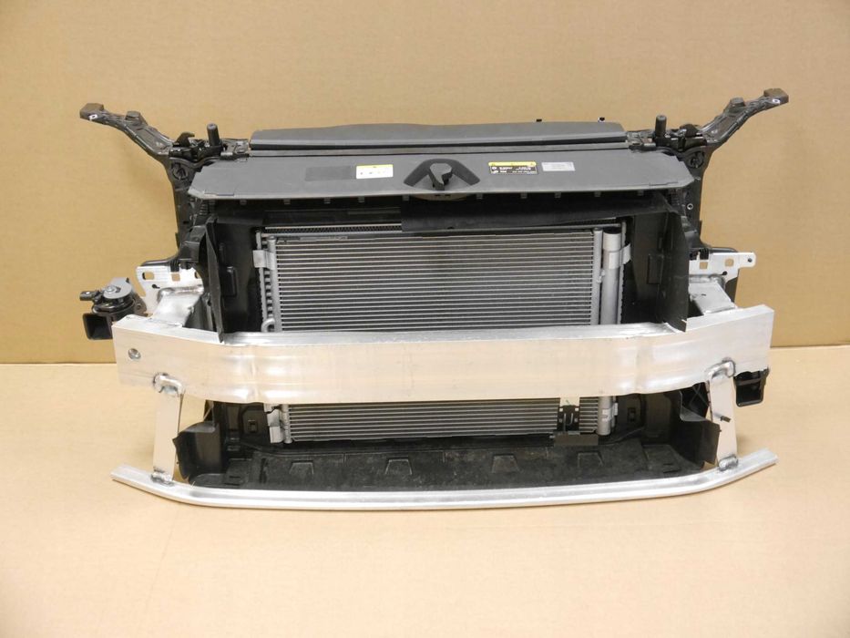 AUDI Q3 83A Передня панель, телевізор