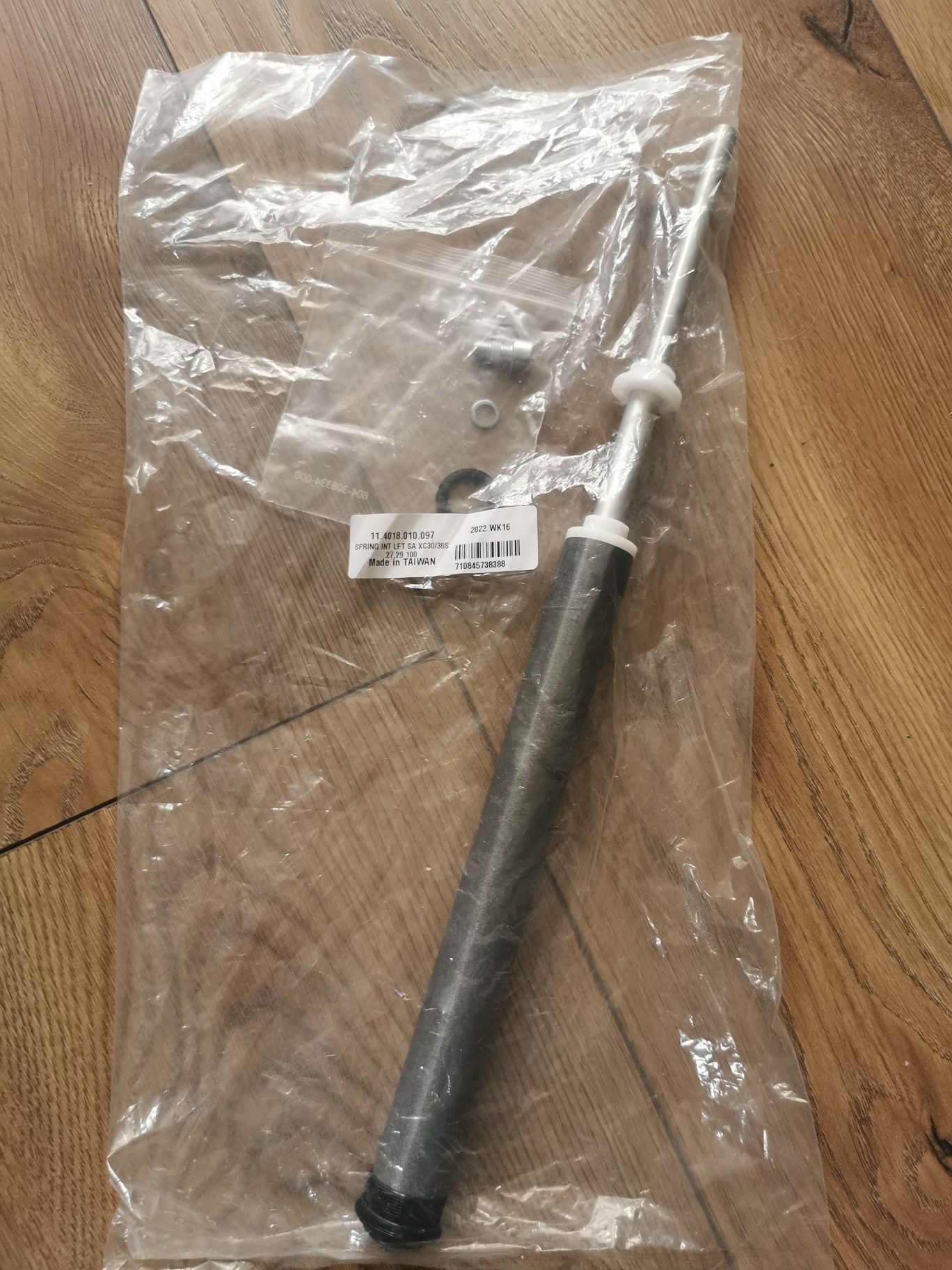 RockShox XC30 sprężyna powietrzna + zest serwisowy.