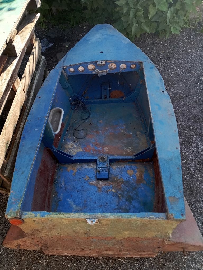 Продам дерев'яну лодку(човен)для риболовлі.