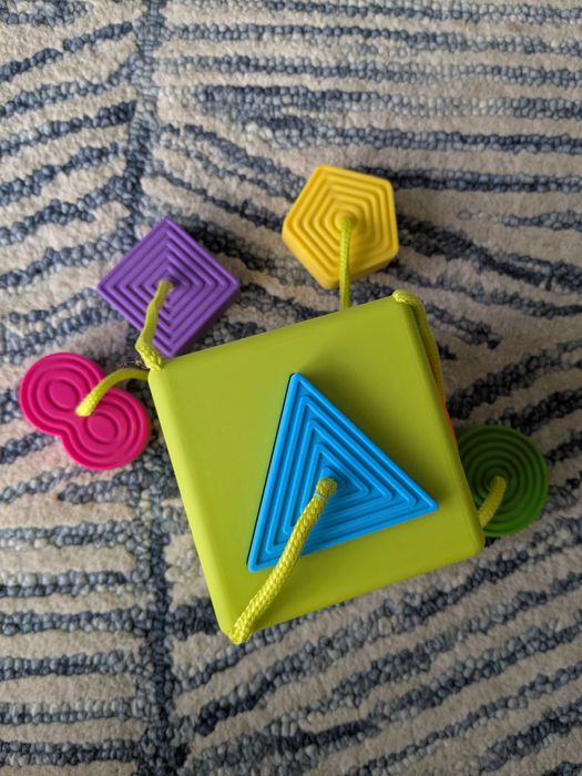 Fat Brain Toys Sorter Kostka OombeeCube