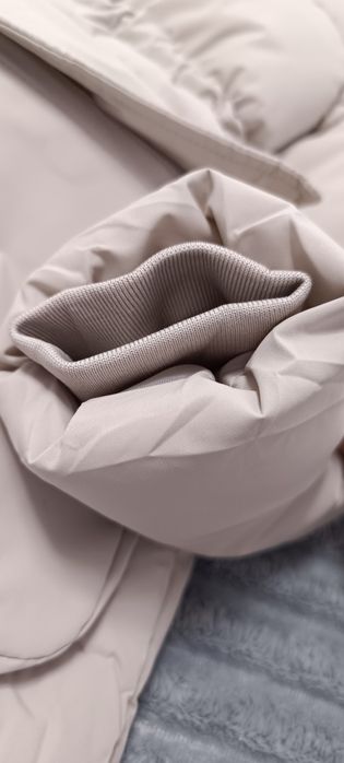 Зимова куртка на затяжках