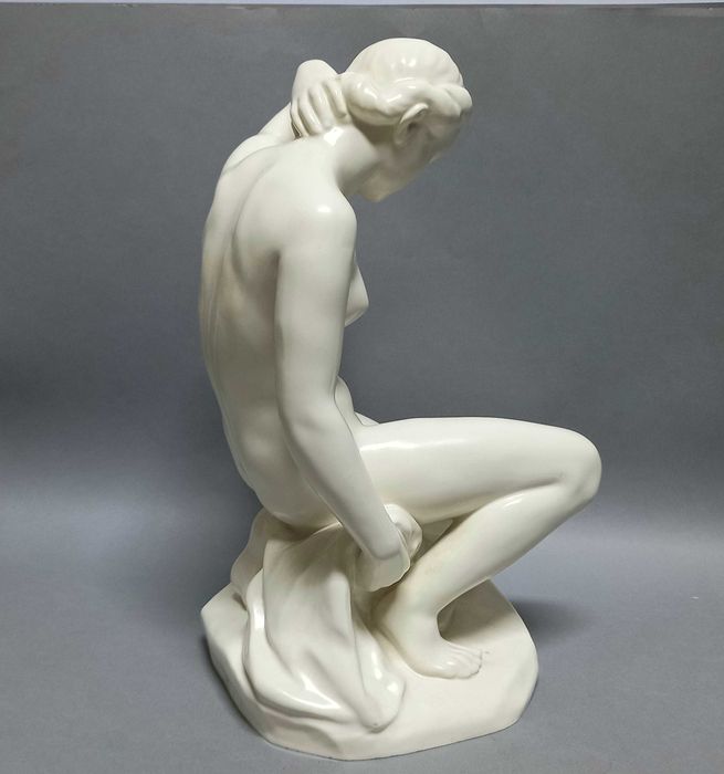 Akt - kąpiąca się, figura Rödental, proj. Fritz Winkler