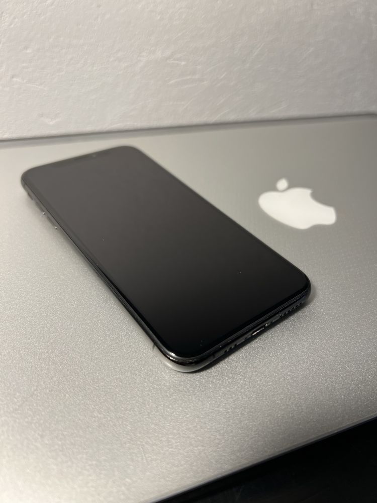 iPhone XS 64GB + etui silikonowe + etui QUAD LOCK + pudełko + szkło