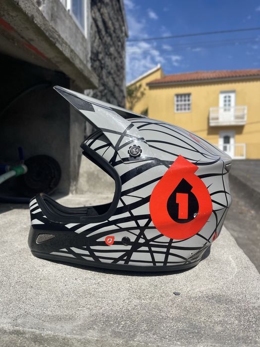 Capacete downhill sixsixone