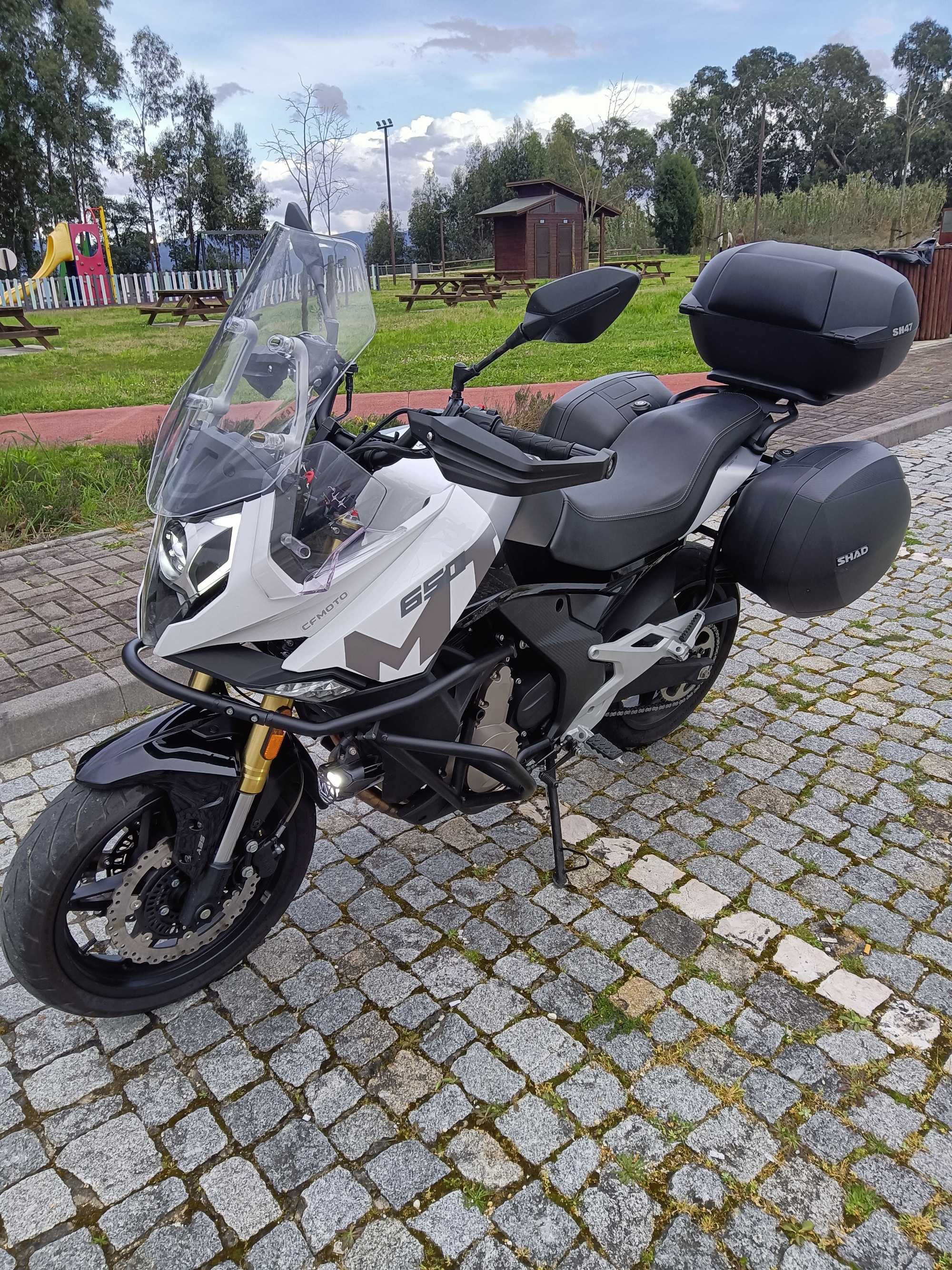 Vendo CF MT 650 - Ano 2021 - 3 Malas Shad