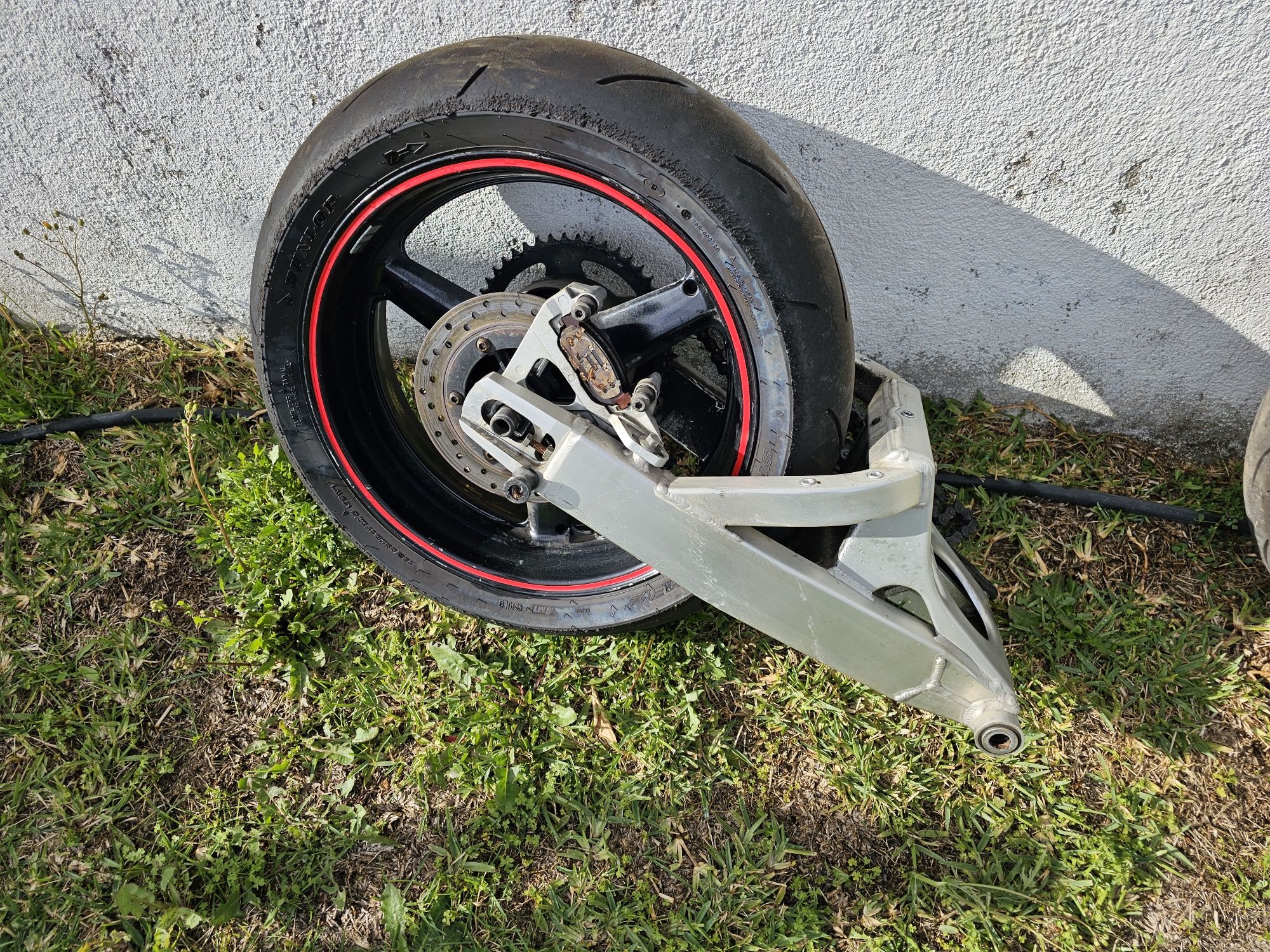 Quadro yamaha r6 e material diverso