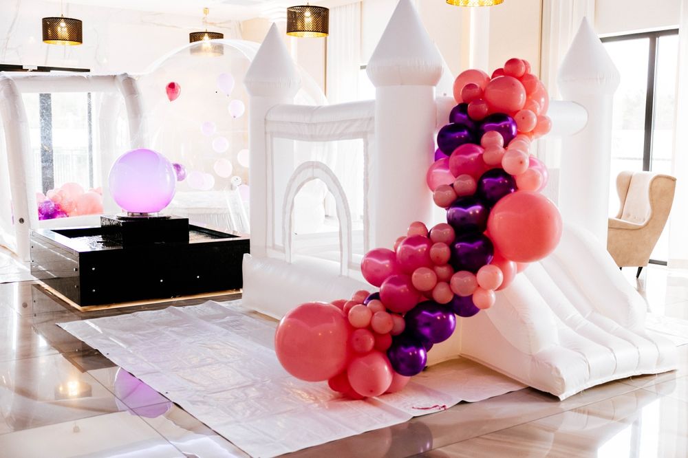 BUBBLE House Jump. Dmuchany Zamek. Biały Miś. Animacje