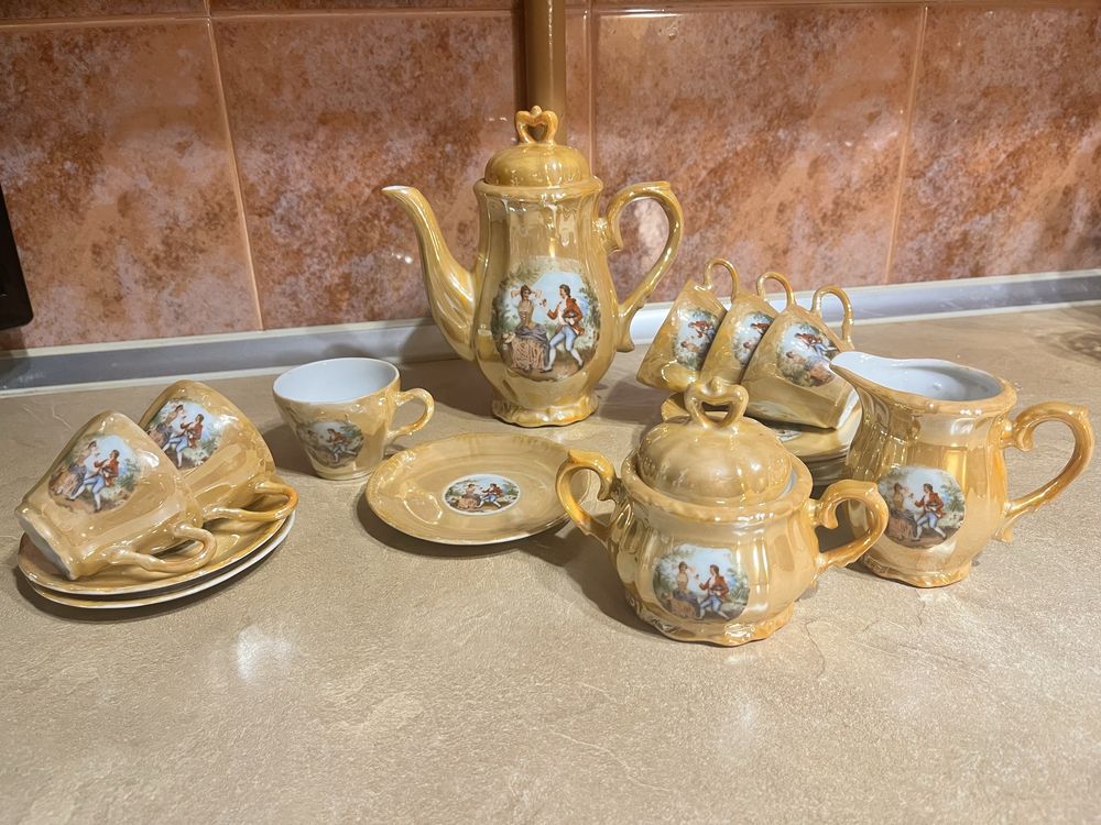 Сервизы коыецные и чайные