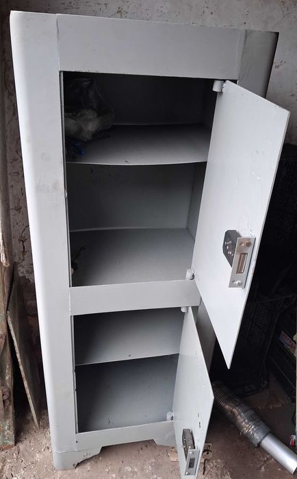 Сейф металевий, стан вiдмiнний