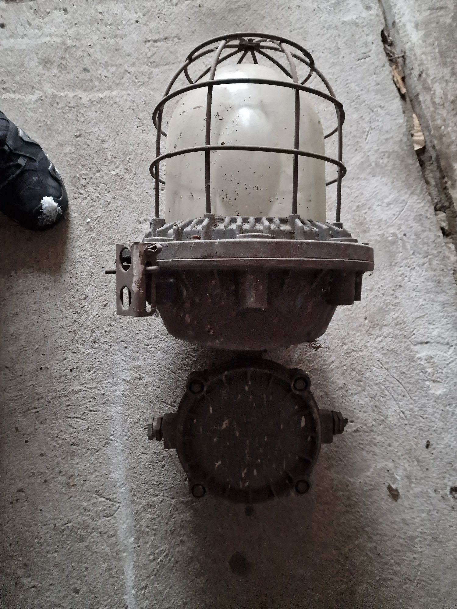 18 Lamp przeciwwybuchowych OMP 250 i OWS 250