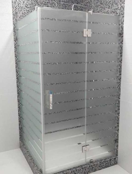 Душові кабіни, двері в душ, шторки на ванну. Перегородки для душу.