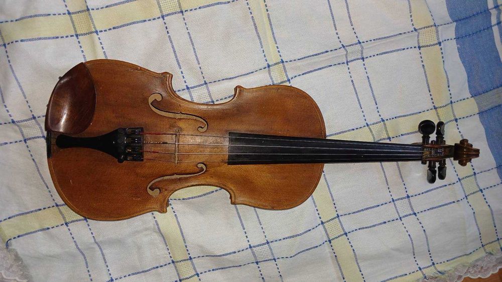 Продам старинную скрипку.