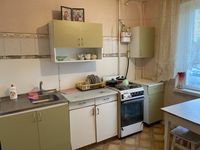 Сдам ПОСУТОЧНО 2 комнатную квартиру в жилом состоянии на Мытнице