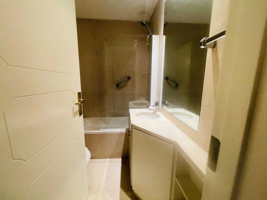 T2 suíte, lugar de garagem e arrumos- Edifício  - Pinheiro Manso