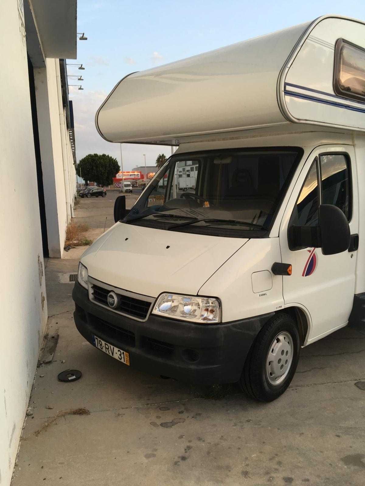 Autocaravana para 6 pessoas