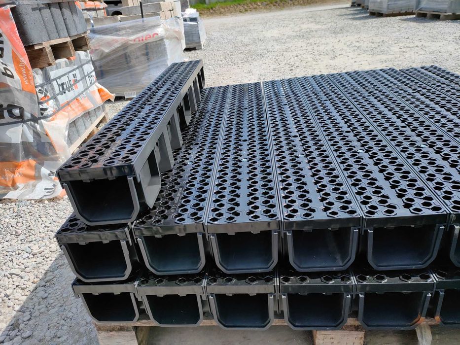 Korytko ciek wodny odwodnienie liniowe kanał przepust