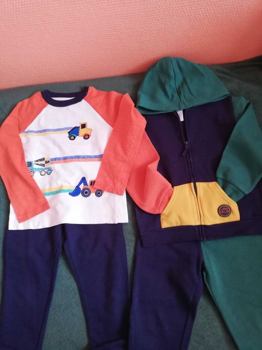bluza+ bluzka +2 pary spodni  104/110
