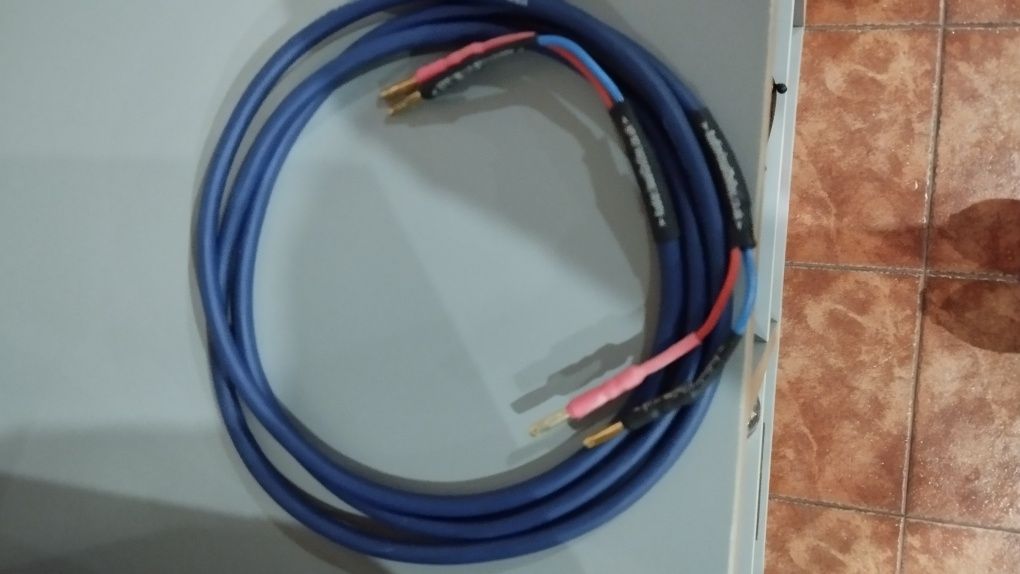 Vendo jogo de cabos para colunas de alta qualidade hifi