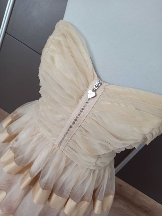 Beżowa sukienka princeska r. 36/38