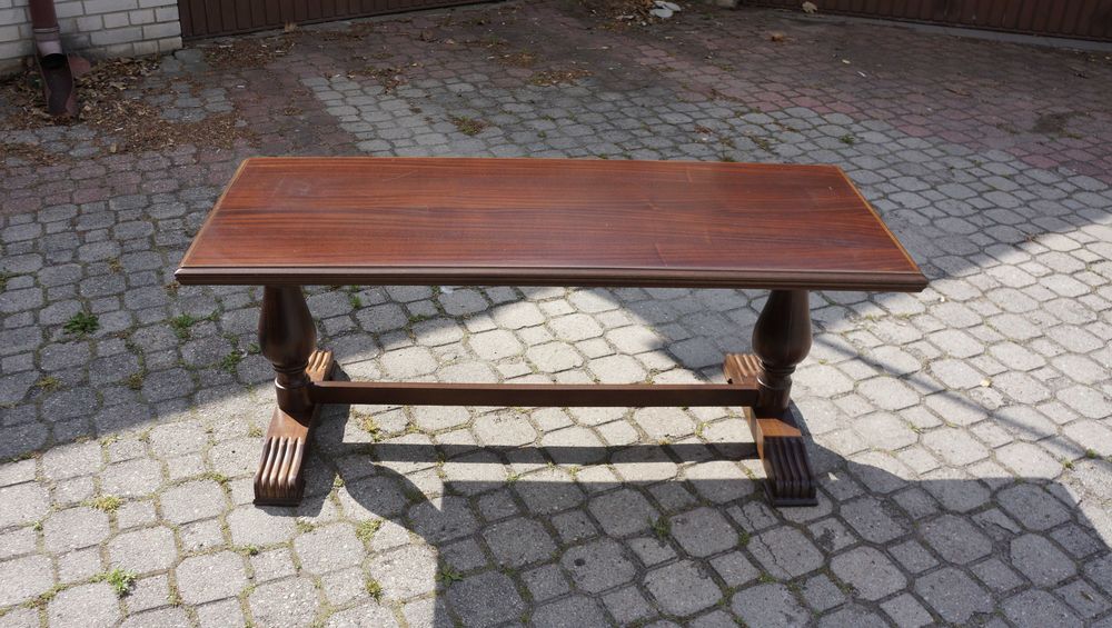 Stół - ława z lat 80 XX wieku.