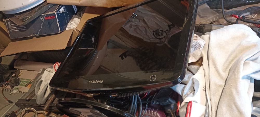 Monitor Samsung z kablami