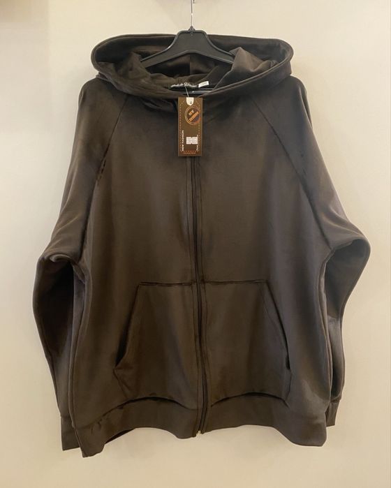 Дуже же гарний костюм шоколадного кольору 52-52