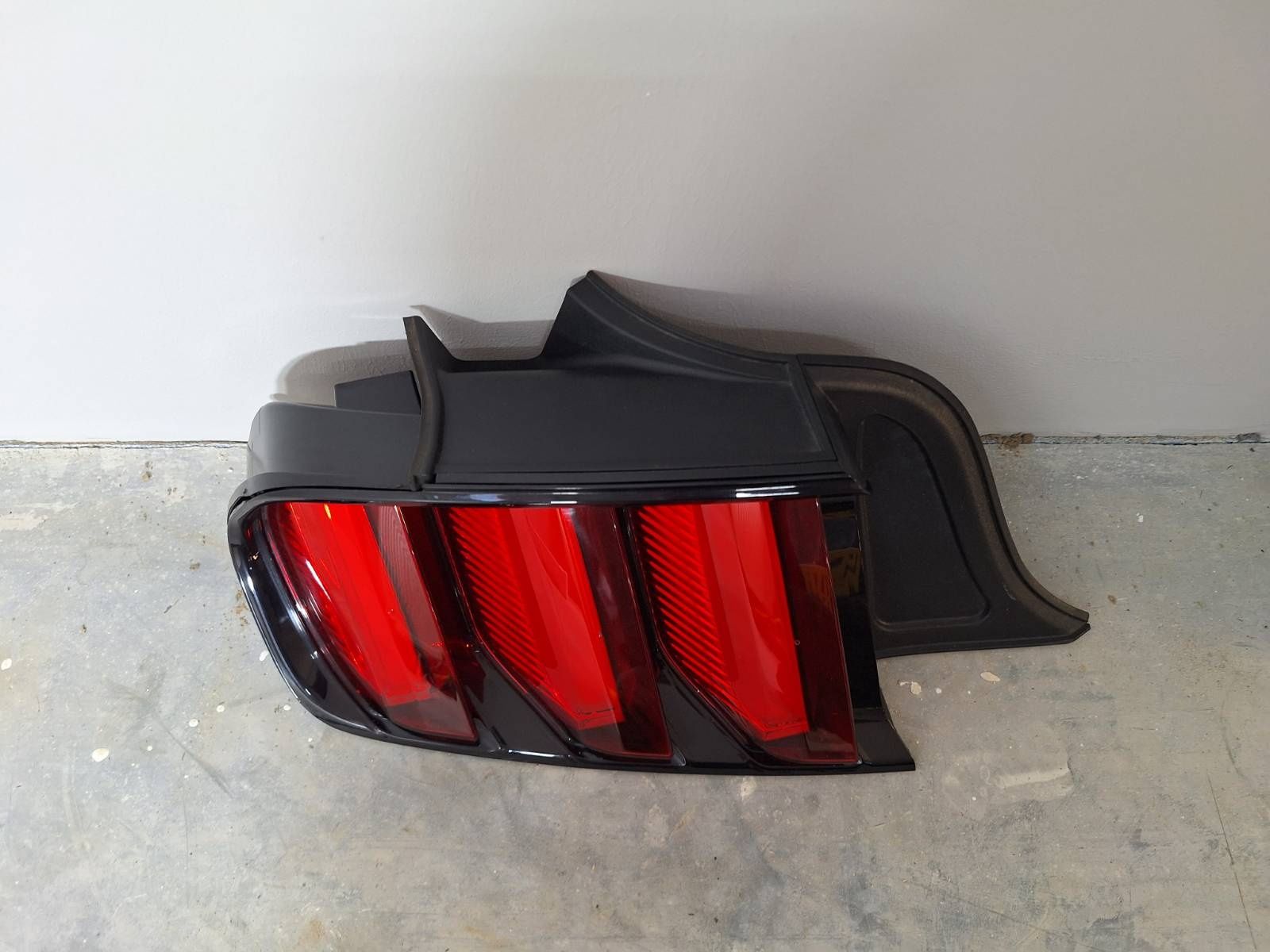 Lampa tylna lewa Ford Mustang VI gen 2015, 2016, 2017 S550, nr. 68