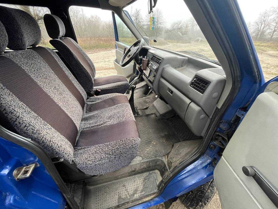 Volkswagen Transporter 1994 2.4 дизель довга база
