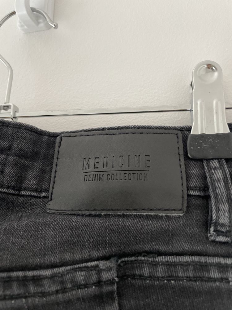 Czarne dżinsy - damskie jeansy skinny z wysokim stanem Medicine (36)
