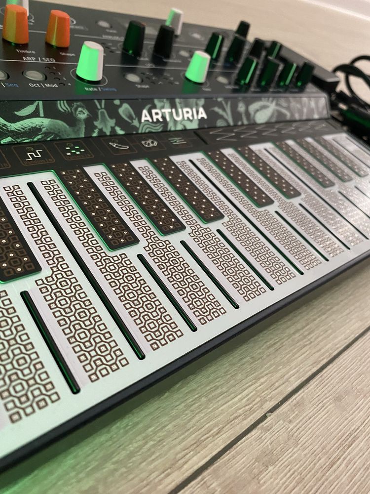 Sprzedam Analogowy Syntezator i walizka od firme ARTURIA