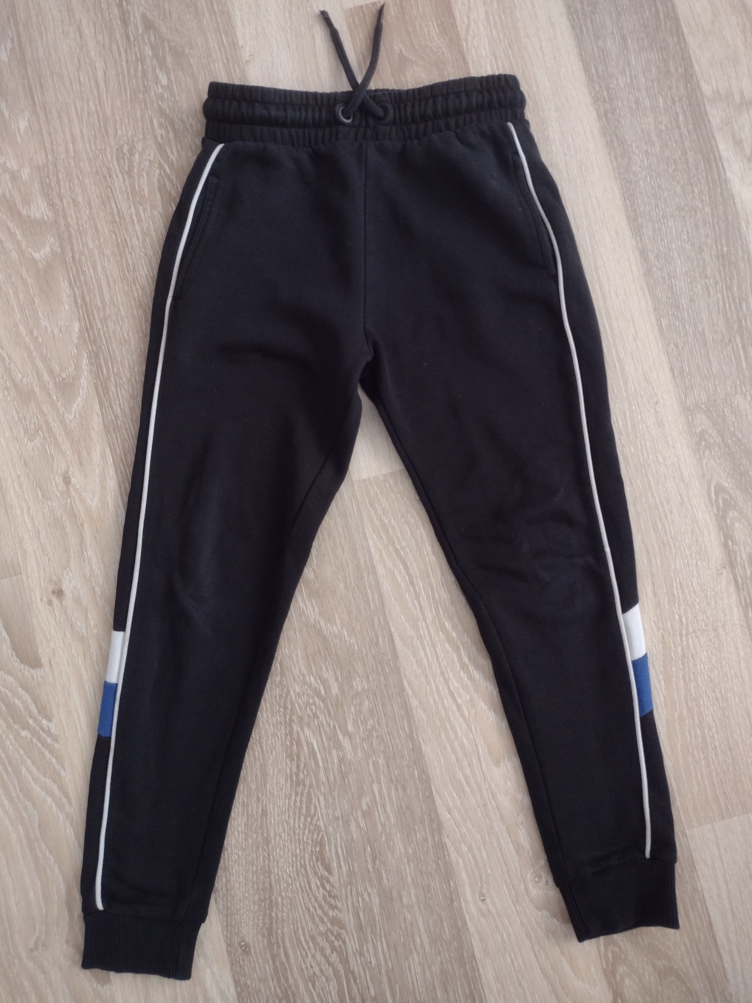 Dresy bluzy spodnie 128