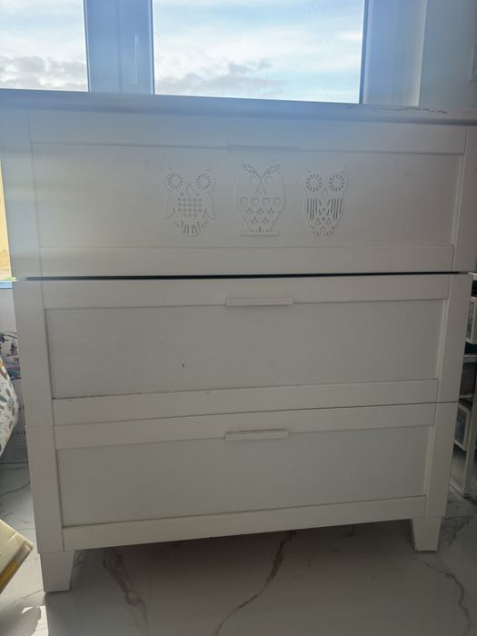 Biala komoda do pokoju dziecka 80x52x87