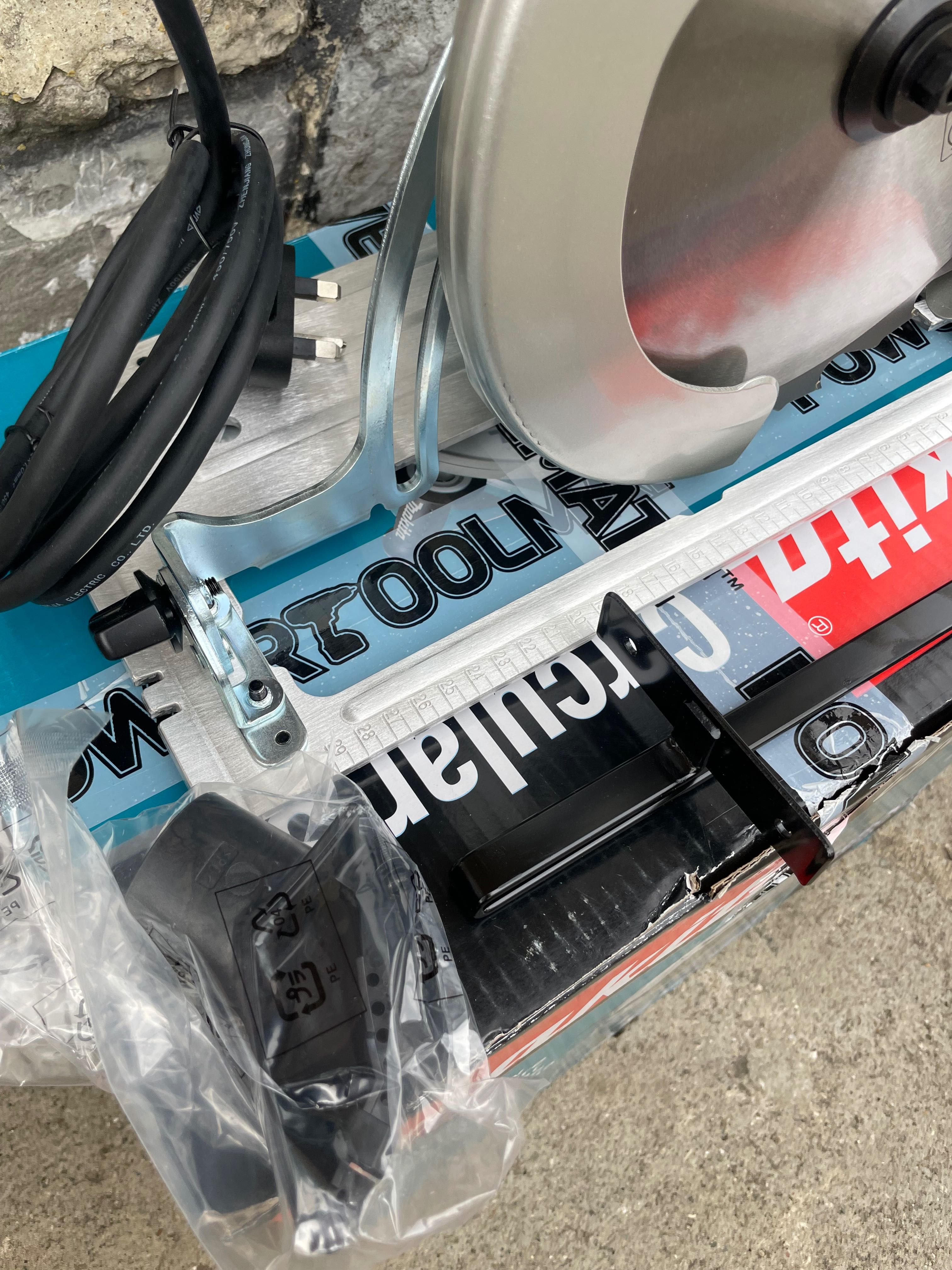Makita HS0600/дискова пила макіта 220в