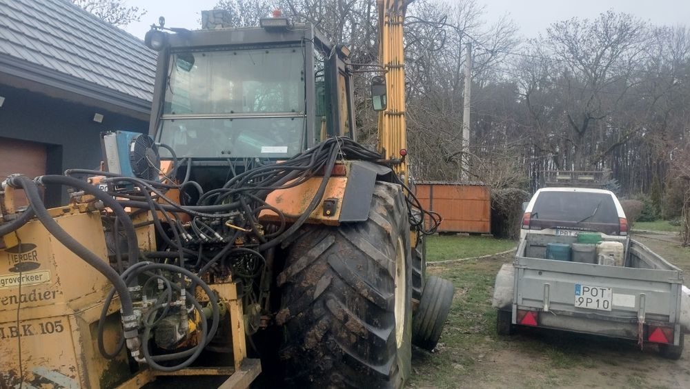 Renault 110.54 z ramieniem herder kosiarka wysięgnikowa do poboczy