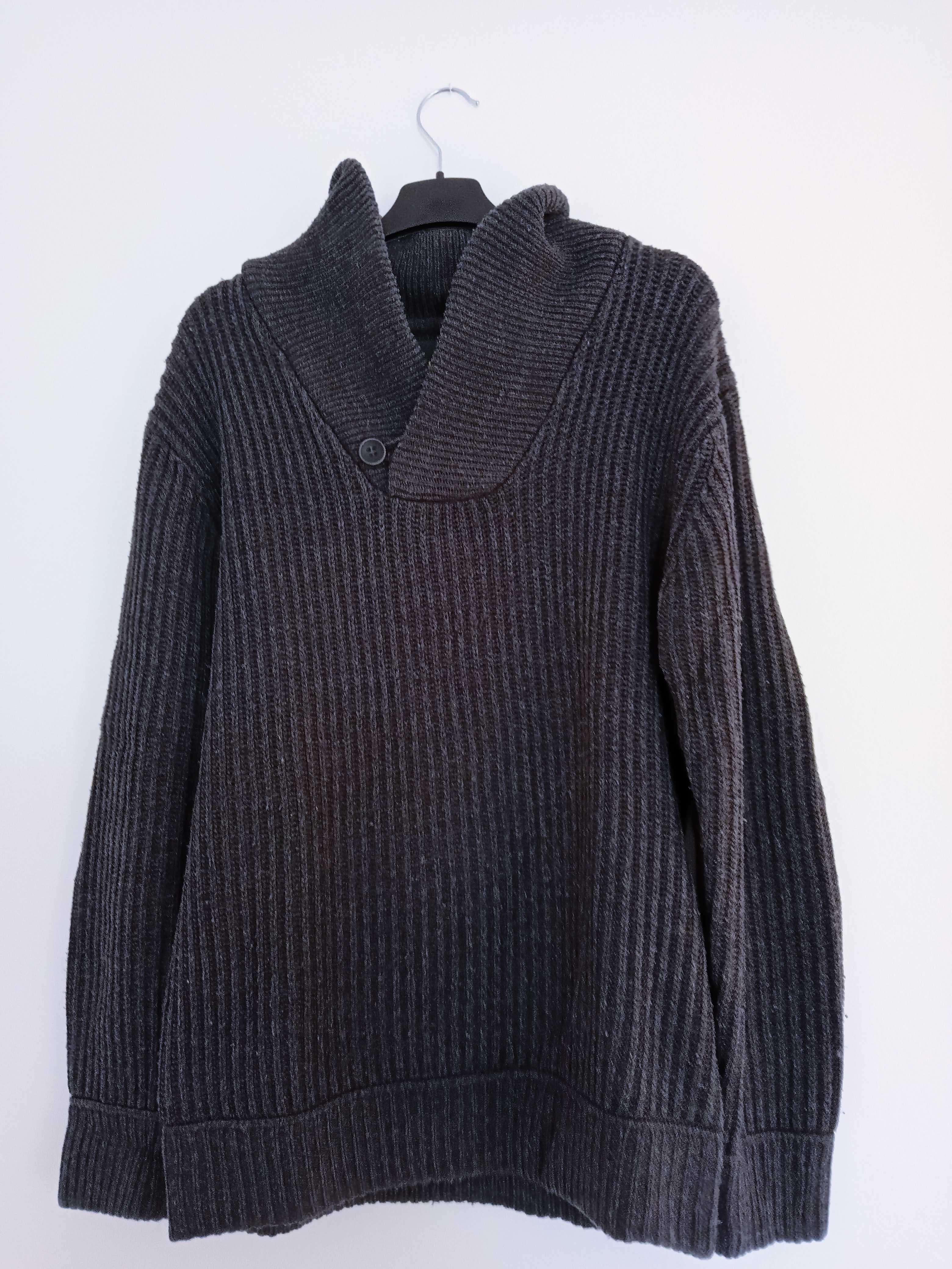 Sweter z szalowym kołnierzem