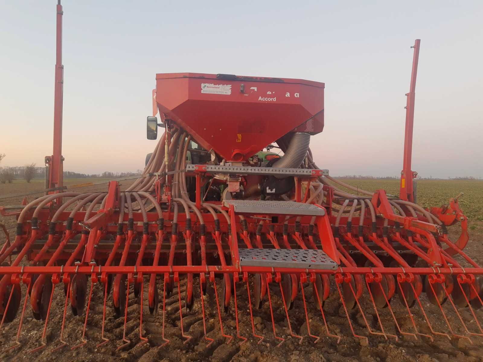Sprzedam agregat uprawowo-siewny Kverneland Accord 4 m