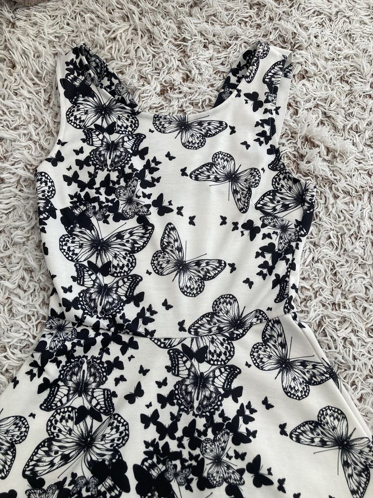 Biala czarna sukienka mini midi print nadruk motyle rozkloszowana