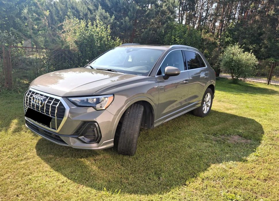 Audi Q3 Premium Plus 2021 року