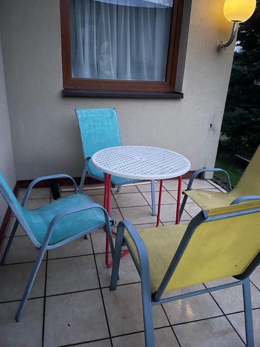 Komplet mebli ogrodowych 4 krzesła plus stolik składany