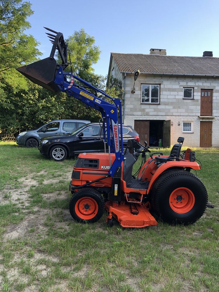 Traktorek st30 4x4 z ładowaczem