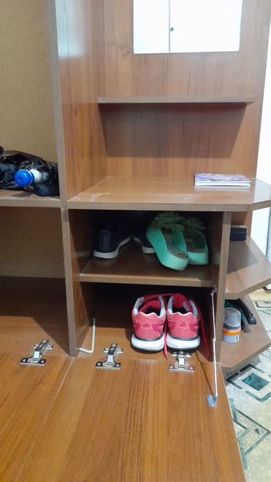 Продам прихожку з дзеркалом