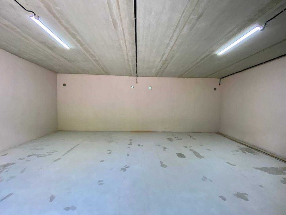 Здається великий гараж! Під бізнес