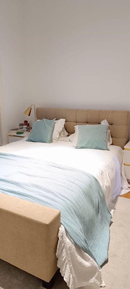 Estrutura de cama de casal em linho