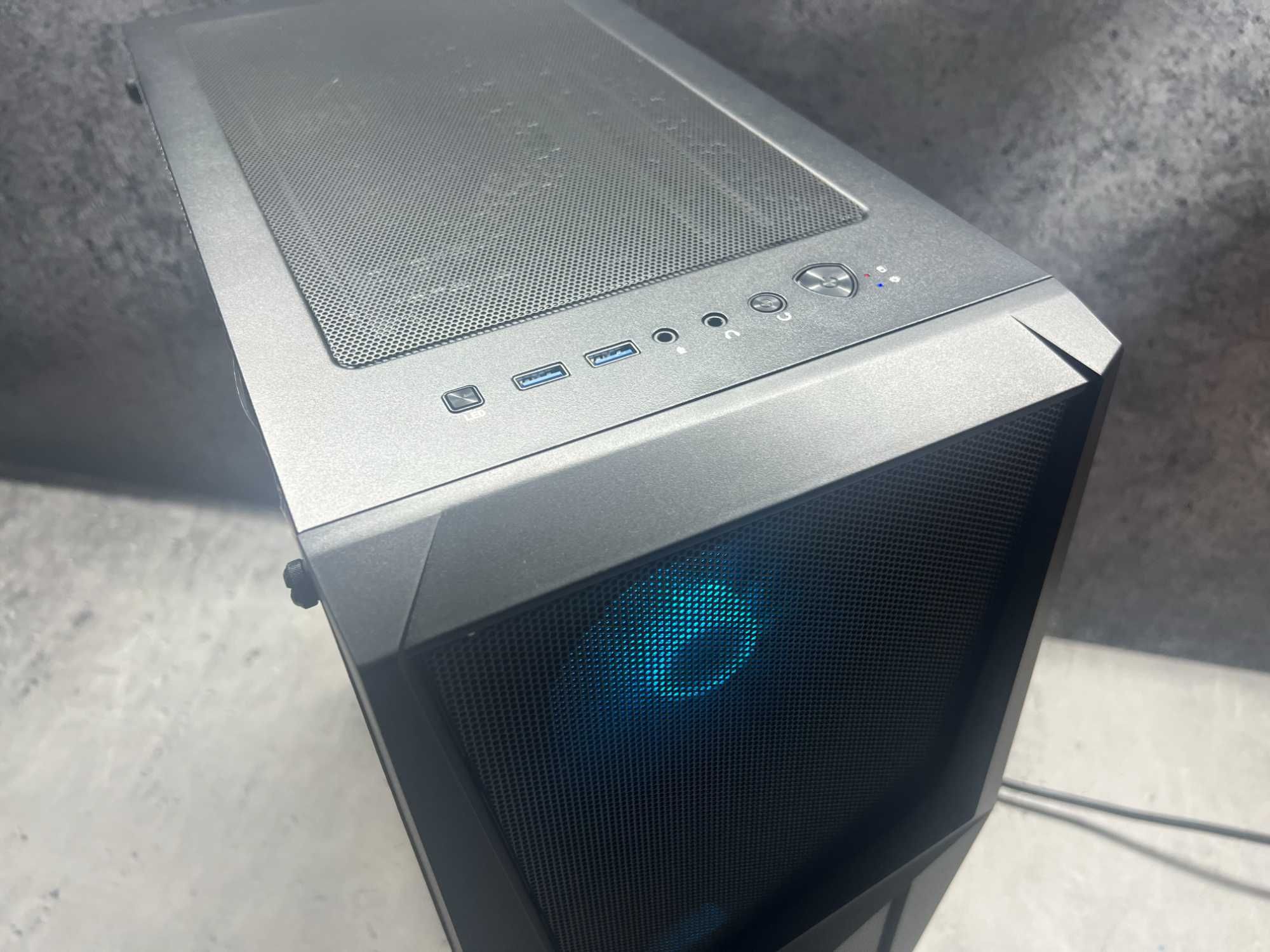 Gaming / Ryzen 5 1600 3.6GHz/ 16GB DDR4 / 2TB SSD / RX 570 4GB / W11
