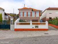 Moradia Isolada T3 C/ Garagem, Anexos, Pátio E Quintal