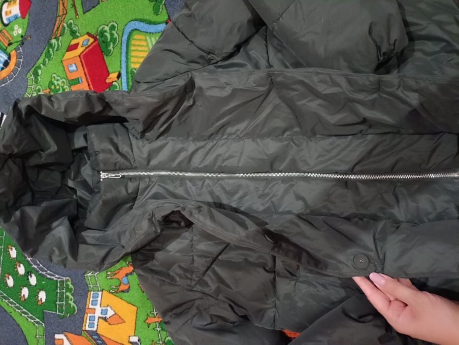 Продам куртку на холодну осінь жіночу