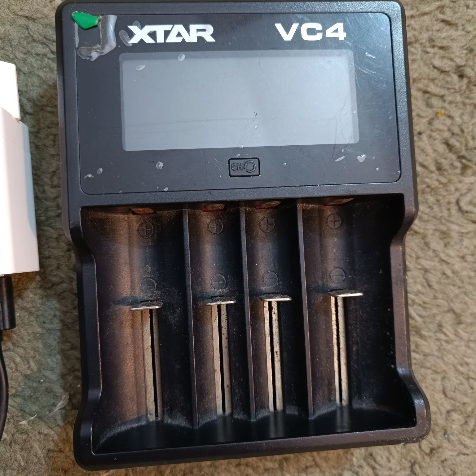 Vendo carregador de qualquer tipo de pilhas